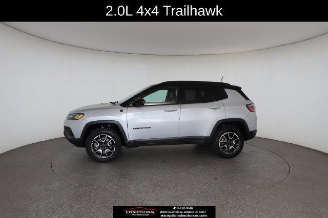 Used 2025 Jeep Compass Trailhawk AWD/4WD image 7