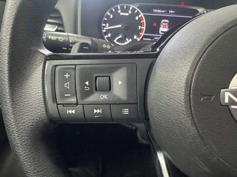 Used 2023 Nissan Rogue SV image 14