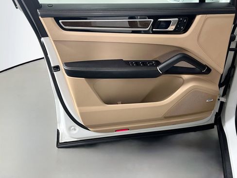 Used 2023 Porsche Cayenne S image 18