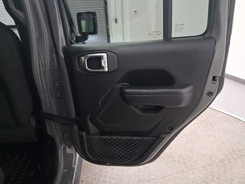 Used 2021 Jeep Wrangler Unlimited Islander image 27