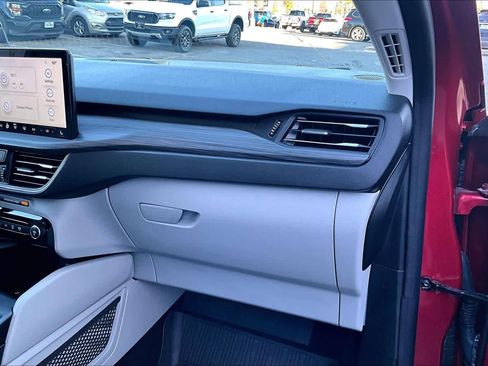 Certified 2023 Ford Escape SE w/ PHEV Premium Package image 18