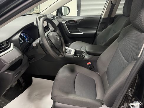 Used 2025 Toyota RAV4 LE AWD/4WD image 13