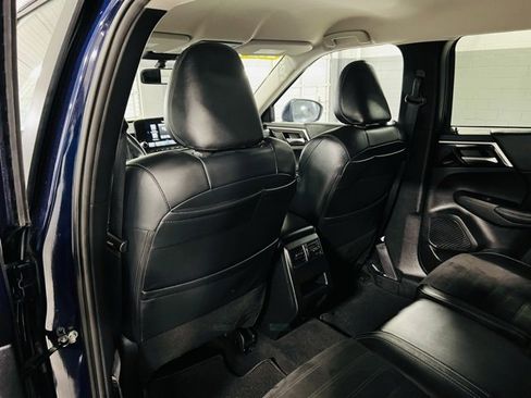 Used 2024 Mitsubishi Outlander SE image 29