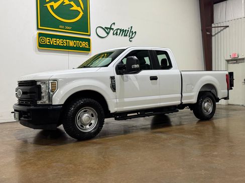 Used 2018 Ford F250 XL w/ Power Equipment Group RWD image 4