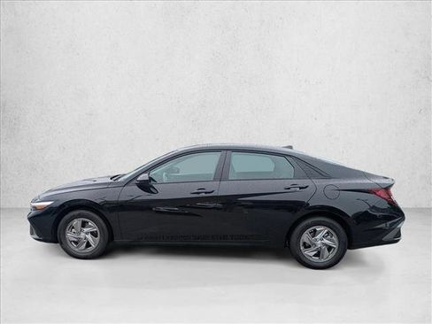 New 2026 Hyundai Elantra SE FWD image 5