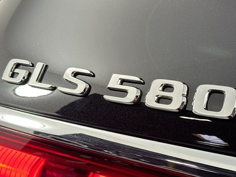 New 2026 Mercedes-Benz GLS 580 4MATIC image 9