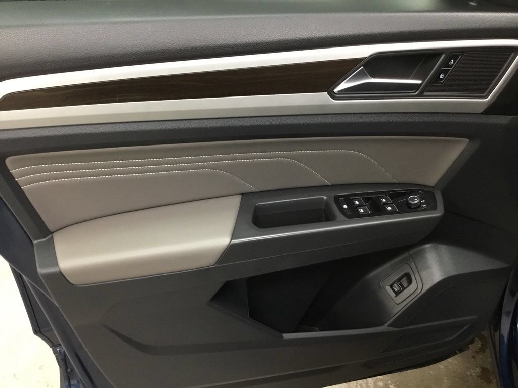 Used 2023 Volkswagen Atlas SE AWD/4WD image 7