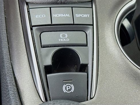 Certified 2022 Toyota Camry SE image 11