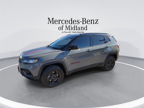 Used 2023 Jeep Compass Trailhawk image 4