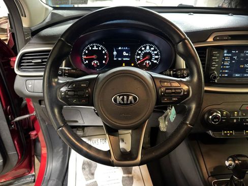 Used 2017 Kia Sorento LX w/ LX Convenience Package image 15