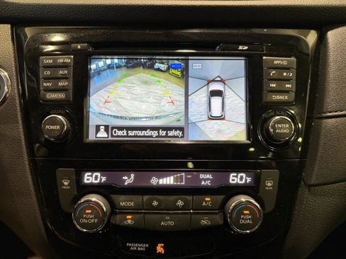 Used 2017 Nissan Rogue SV w/ SV Premium Package image 18