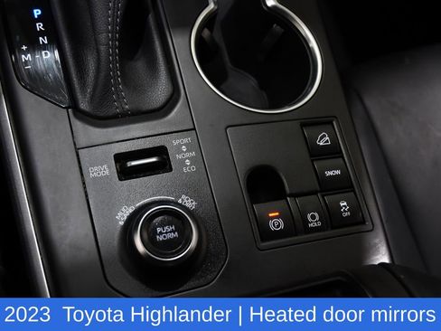 Used 2023 Toyota Highlander XSE image 25