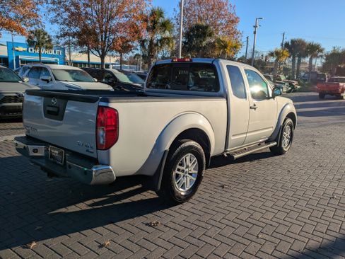 Used 2018 Nissan Frontier SV w/ Value Truck Package image 5
