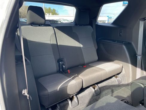 Used 2023 Chevrolet Traverse LT w/ Rear Camera Mirror Package image 34