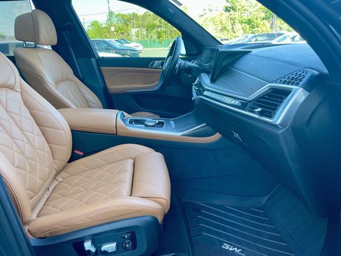 Used 2024 BMW X7 xDrive40i w/ M Sport Package AWD/4WD image 15