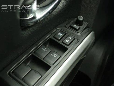 Used 2018 Nissan Titan SL AWD/4WD image 24