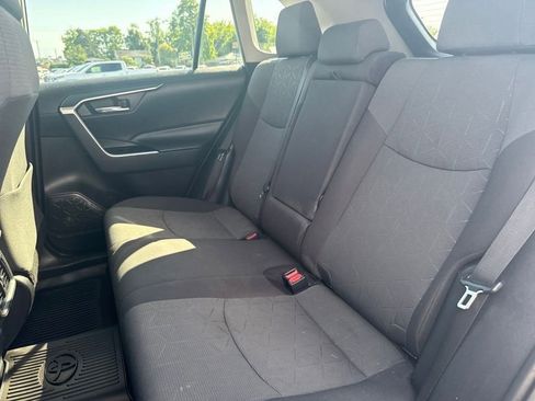 Used 2020 Toyota RAV4 XLE FWD image 19