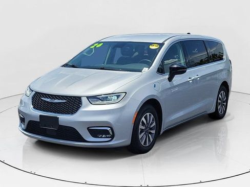 Used 2024 Chrysler Pacifica Limited FWD image 29