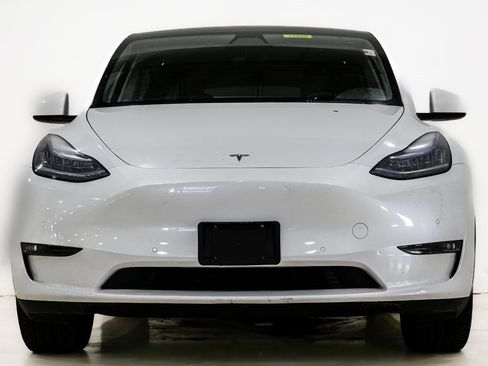 Used 2021 Tesla Model Y Long Range image 2