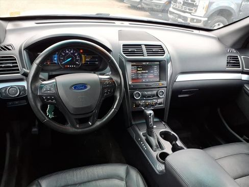 Used 2016 Ford Explorer XLT w/ Equipment Group 202A image 4