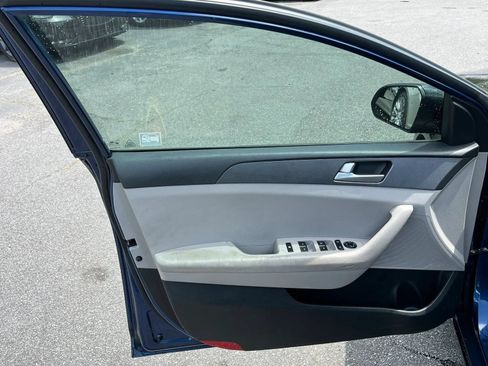 Used 2015 Hyundai Sonata SE w/ Option Group 09 FWD image 8