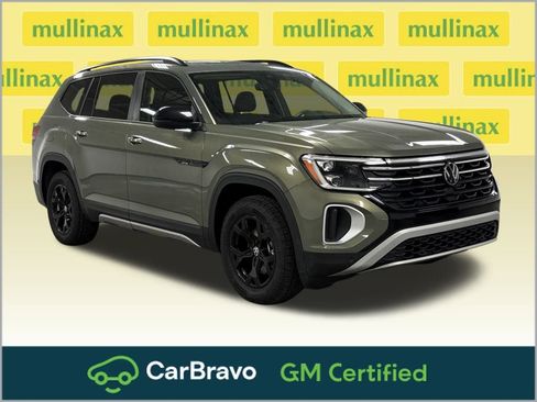 Used 2024 Volkswagen Atlas Peak Edition SE image 1