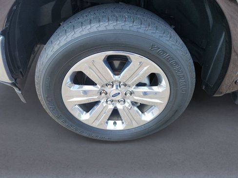 Used 2018 Ford F150 Lariat w/ Equipment Group 502A Luxury AWD/4WD image 9
