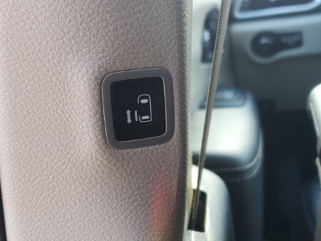 Used 2024 Chrysler Pacifica Touring-L FWD image 25