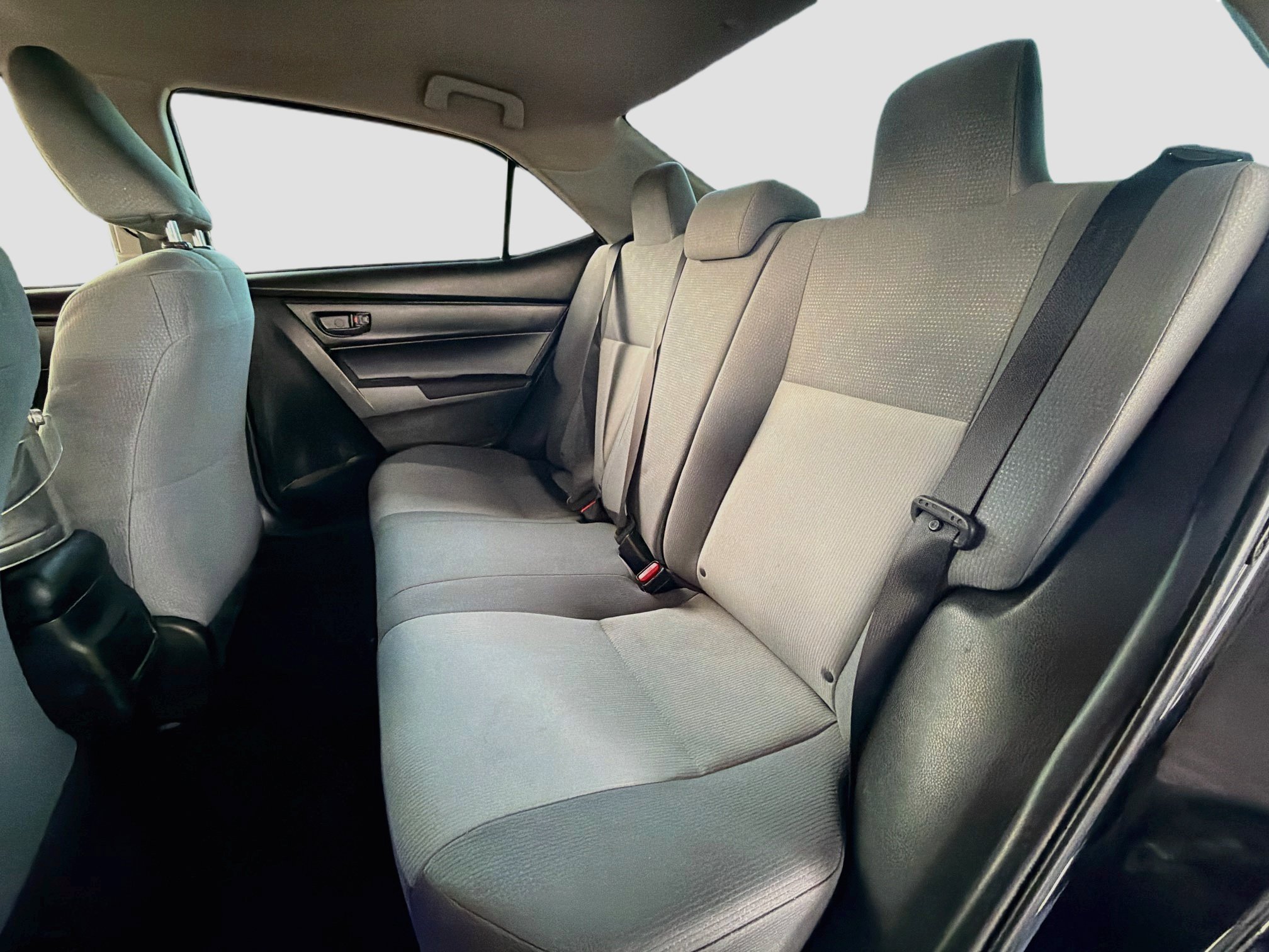 Used 2018 Toyota Corolla L FWD image 26