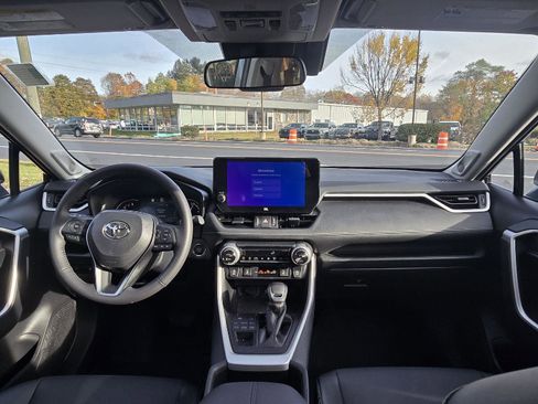 Used 2025 Toyota RAV4 XLE Premium image 18