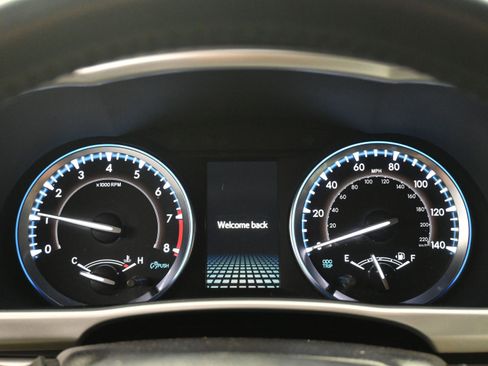 Used 2019 Toyota Highlander XLE image 10