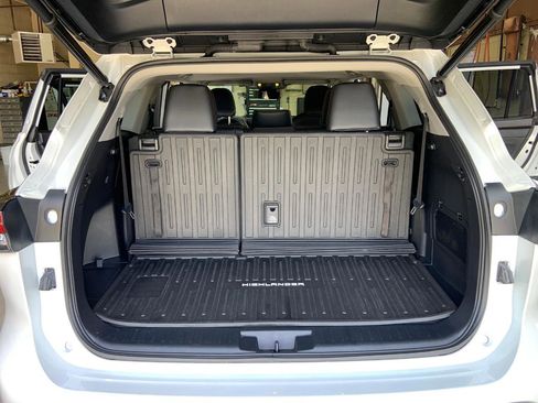 Used 2022 Toyota Highlander XLE image 14