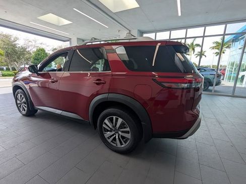 Used 2023 Nissan Pathfinder SL FWD image 9