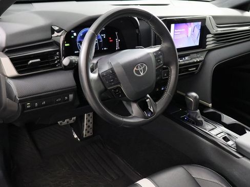 Used 2025 Toyota Camry SE w/ Convenience Package FWD image 17