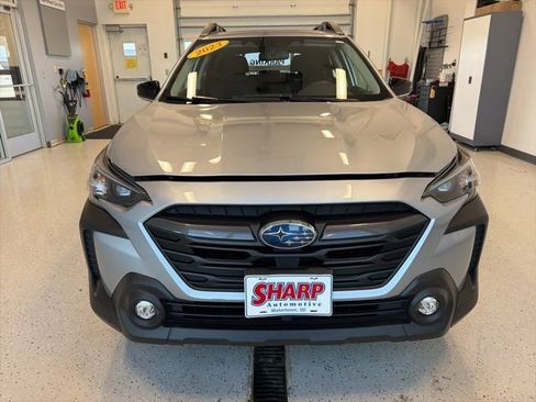 Used 2023 Subaru Outback Premium AWD/4WD image 4