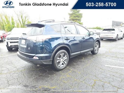 Used 2017 Toyota RAV4 LE image 5