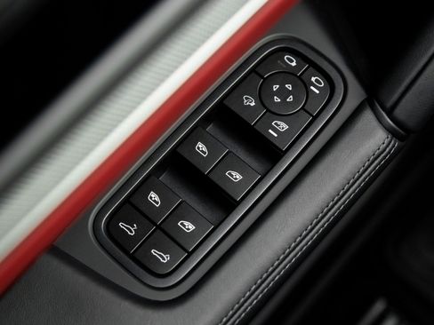 Used 2026 Porsche Cayenne AWD/4WD image 20