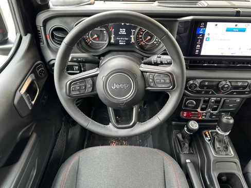 Used 2025 Jeep Wrangler Unlimited Rubicon image 14
