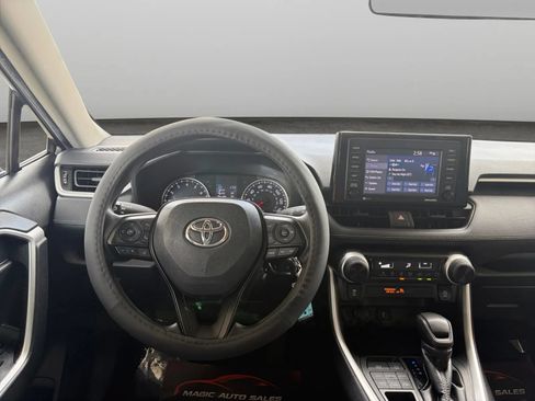 Used 2021 Toyota RAV4 LE AWD/4WD image 25