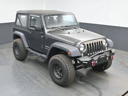 Used 2018 Jeep Wrangler Sport AWD/4WD image 13