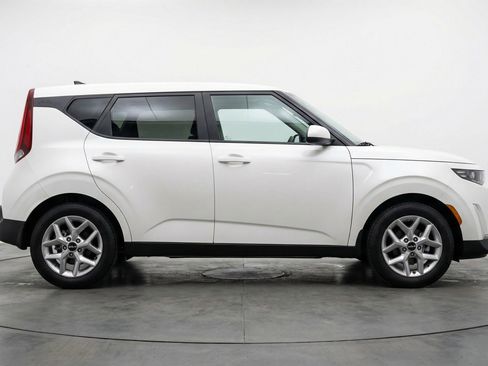 Used 2025 Kia Soul LX w/ LX Technology Package image 11