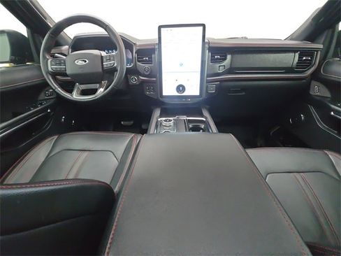 Used 2023 Ford Expedition Limited image 10