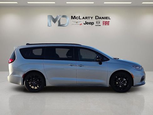 New 2026 Chrysler Pacifica Select w/ S Appearance Package image 6