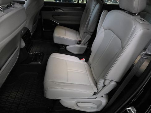 New 2026 Jeep Grand Wagoneer L image 8