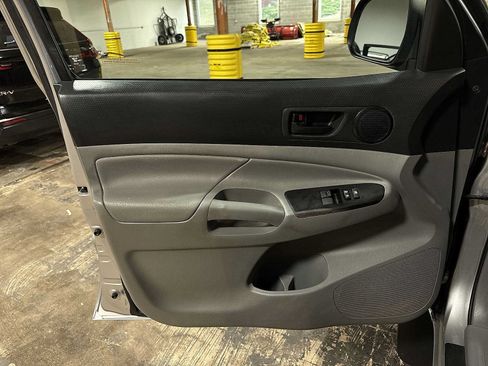 Used 2015 Toyota Tacoma 4x4 Access Cab V6 w/ Convenience Package image 26