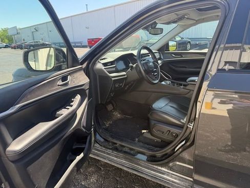 Used 2022 Jeep Grand Cherokee L Limited AWD/4WD image 11