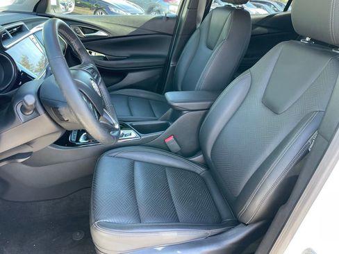 Used 2022 Buick Encore GX Essence FWD image 7