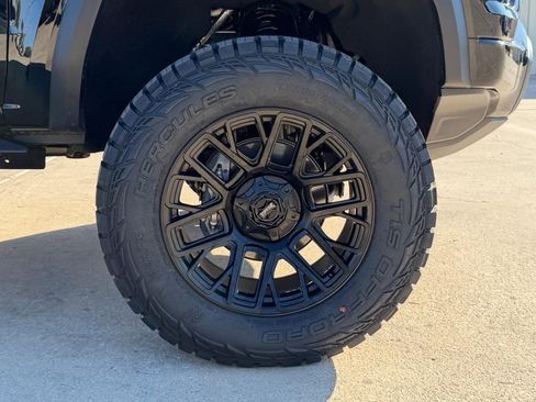 New 2025 GMC Canyon Elevation w/ Convenience Package image 11