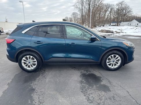 Used 2020 Ford Escape SE image 9