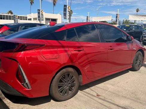 Used 2017 Toyota Prius Prime Advanced w/ Carpet Mat Package FWD image 4